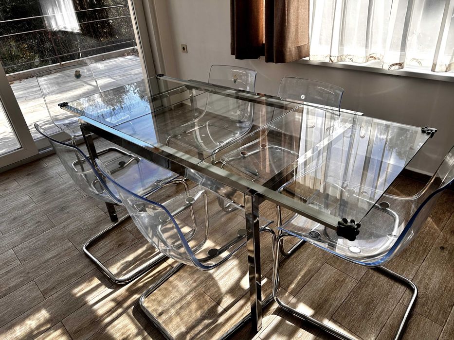 Маса със столове