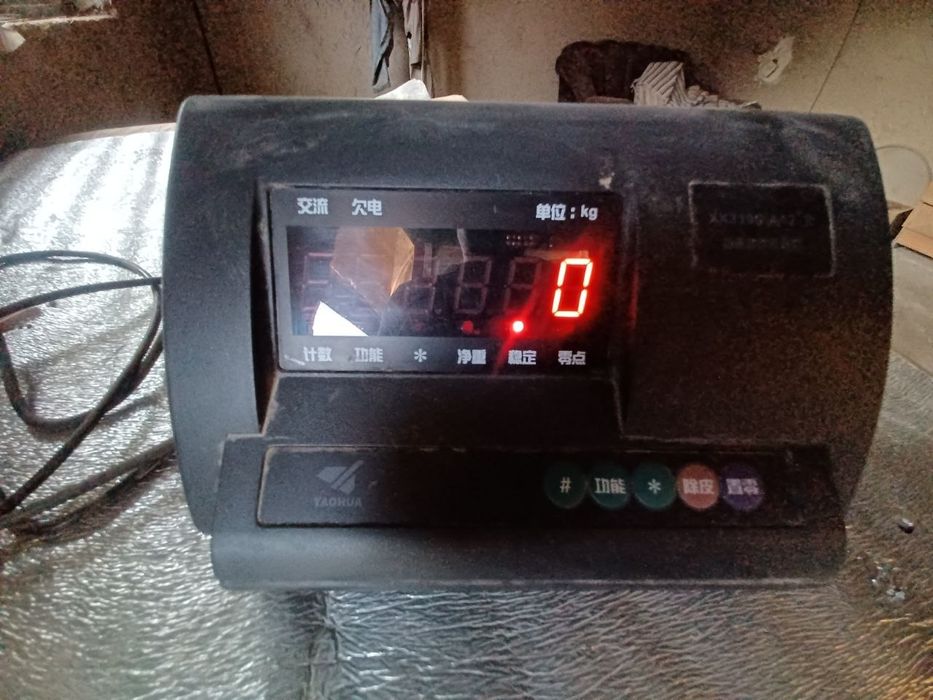 Elektiron tarozi miyasi 50 tonna ko'rsatadi o'zi 30 tonna
