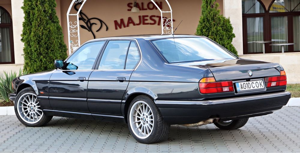 BMW seria 7 e32 735i 220cp manual 5 tr 1990 vehicul istoric Italia