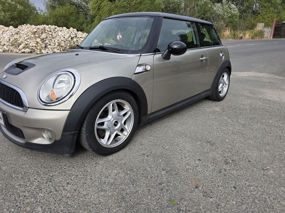 Vând Mini Cooper