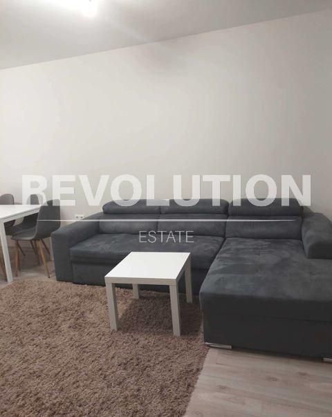 Дава се под наем Тристаен апартамент в Варна, Младост 1 - 87 кв.м за 700 € - Снимка #2