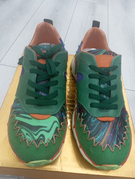 Кроссовки модные