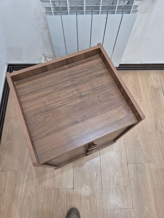 Тумбочка на колёсиках