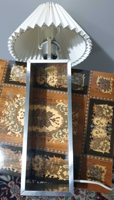 Настолна дизайнерска лампа