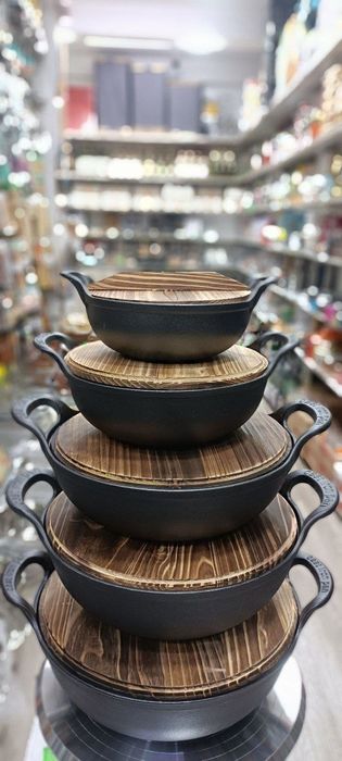 Чугунный казан с деревянной крышкой
Chugun qozon