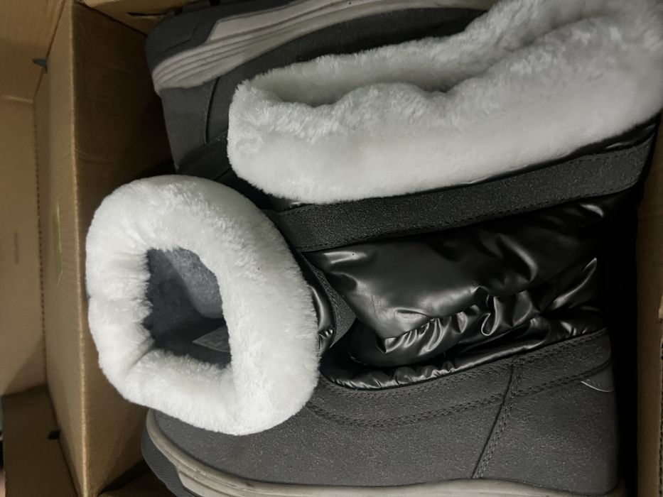 Продам детскую обувь