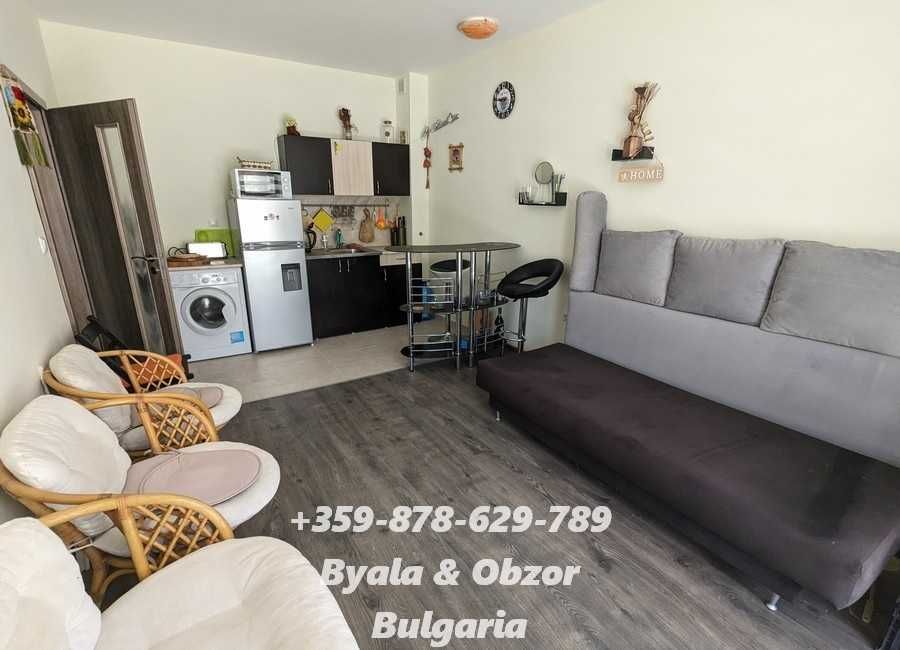 Обзаведен двустаен апартамент със собствен двор-градина в гр.Бяла