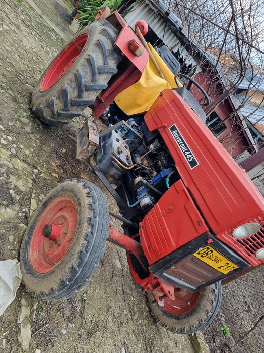 Tractor Universal 445
