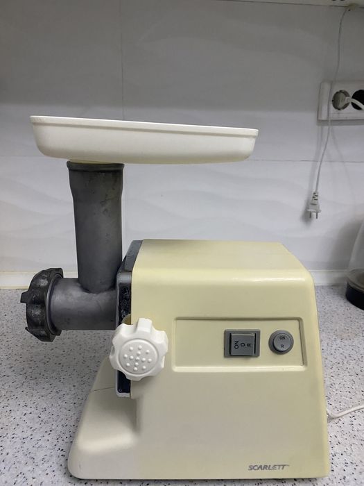 мясорубка электрическая бренда Scarlett.