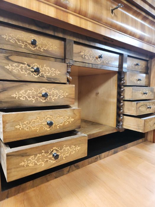 Шкаф, Секретар стил Art Deco масивно дърво, с ключета и интарзия.