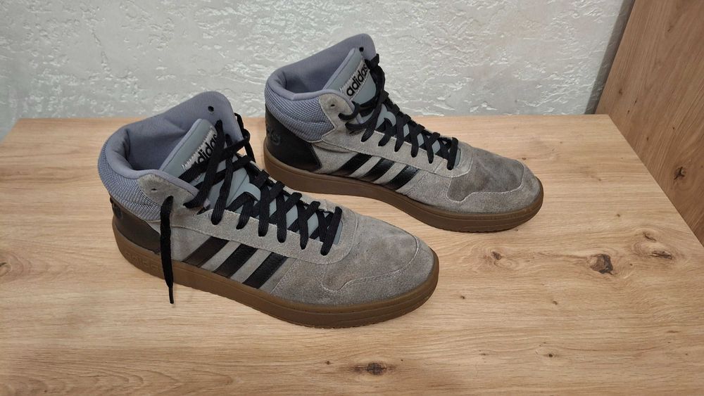 Мъжките обувки adidas HOOPS 2.0 MID