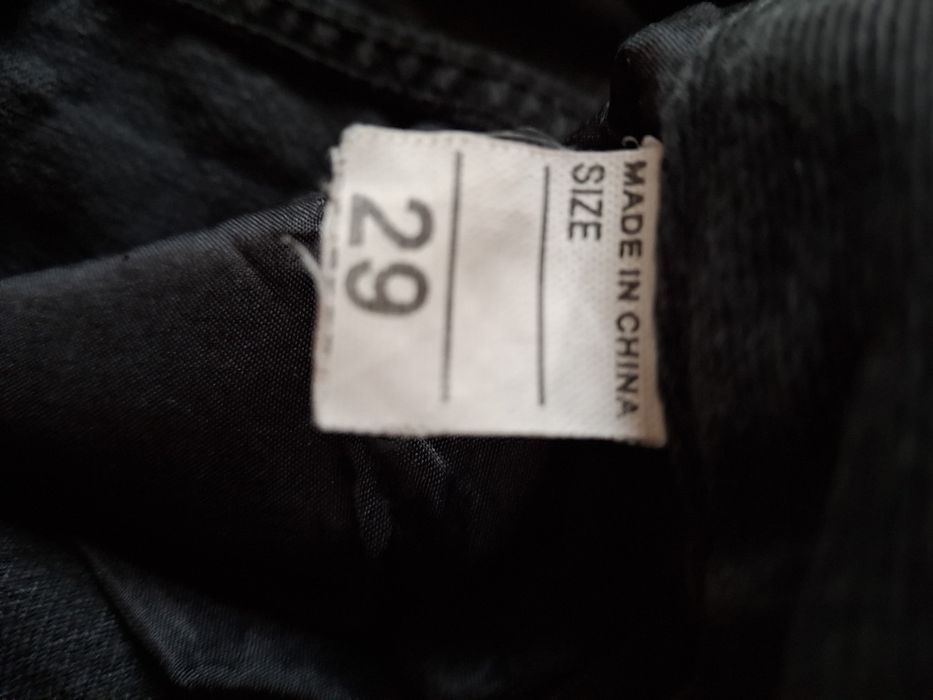 Продам женские джинсы