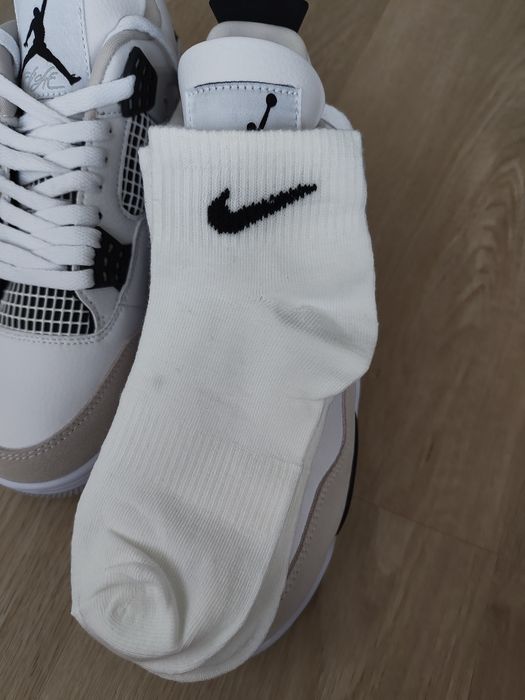 *STOC NOU* Jordan 4 Military Black, marimea 42, sosete Nike gratis!!