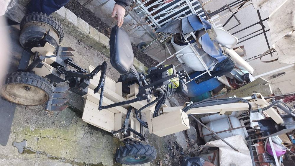 Мини багер до метър и половина