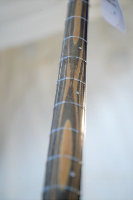 Домбыра бұйра қайың ағашынан