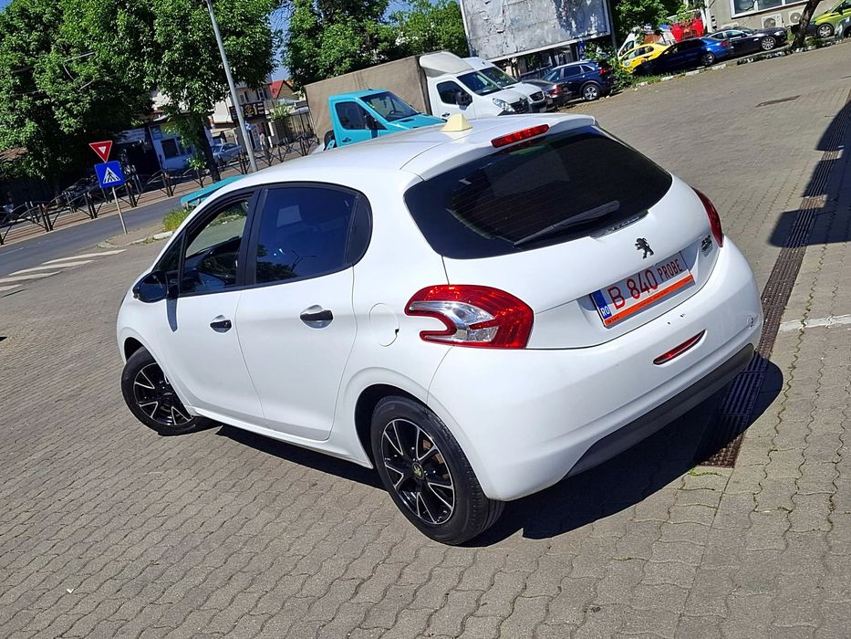 Parc Auto/Peugeot 208/1.0VTI/2014