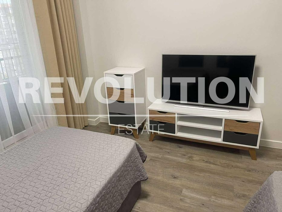 Дава се под наем Двустаен апартамент в к.к. Св.Св. Константин и Елена - 65 кв.м за 700 € - Снимка #4