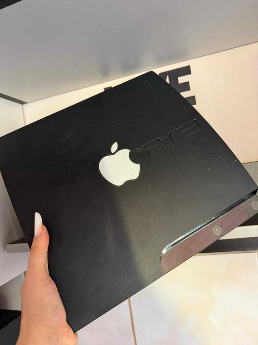 Vând PS3 cu 3 manete, fifa17+încă un joc