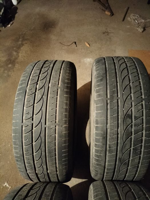 Продам Шины  б/у .R17.235/55