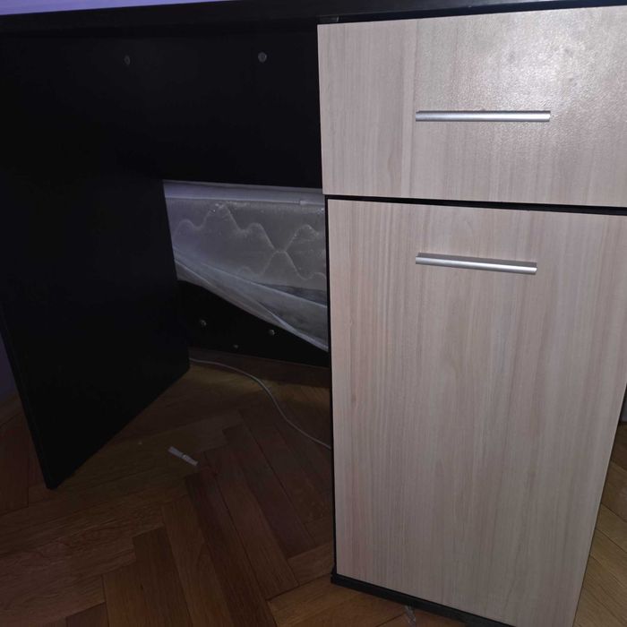 Продавам приста - комплект от легло, ракла и бюро