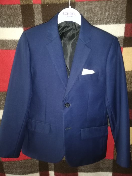 Продам школьный пиджак с жилеткой