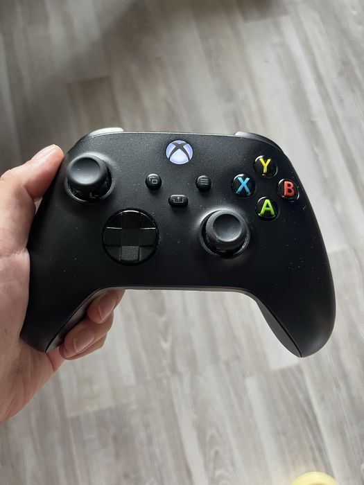 Xbox Series X 1TB Пълен комплект с джойстик и още