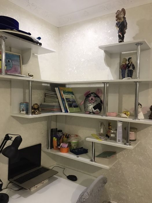 Полки угловые белого цвета