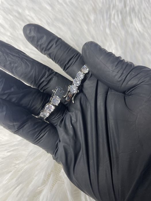 Сребърна тенис гривна с цирконии