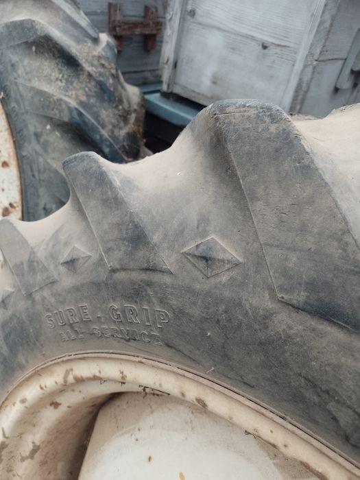 Roți, jenti, cauciucuri tractor 12,4 R32