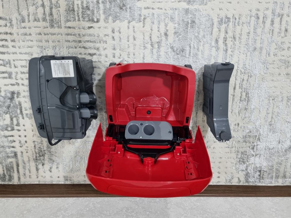 Моющий пылесос Bosch BWD421PET,с водяным фильтром.