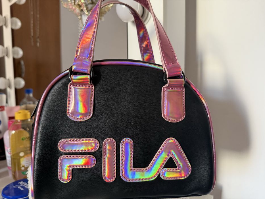 Geantă originală FILA – neagră cu detalii roz