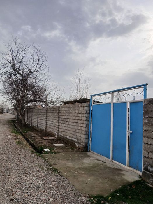 Uy sotiladi yuqori chirchiq tumanida 4 xoma xolati orta 12 sotixli
