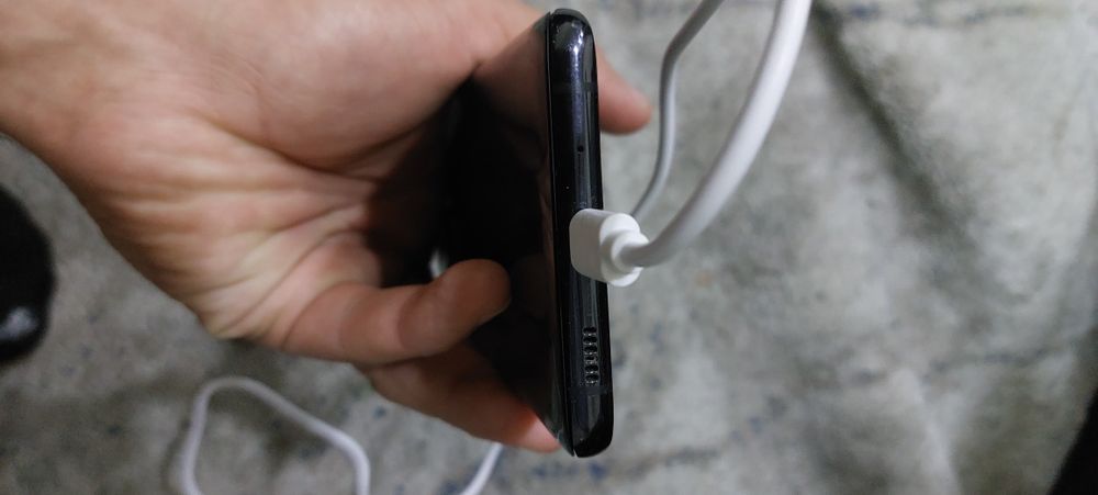 Samsung S20 ultra black.  8.128 gb Obmen yoki naqd.