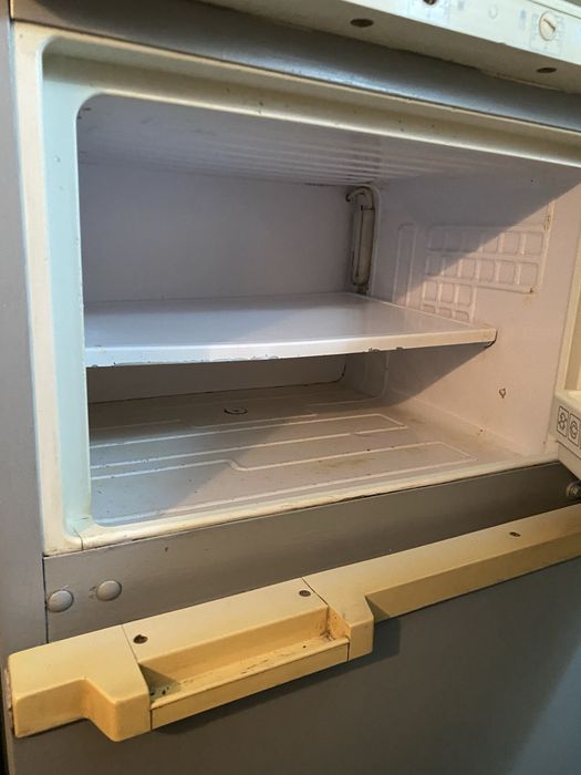 Хладилник с фризер