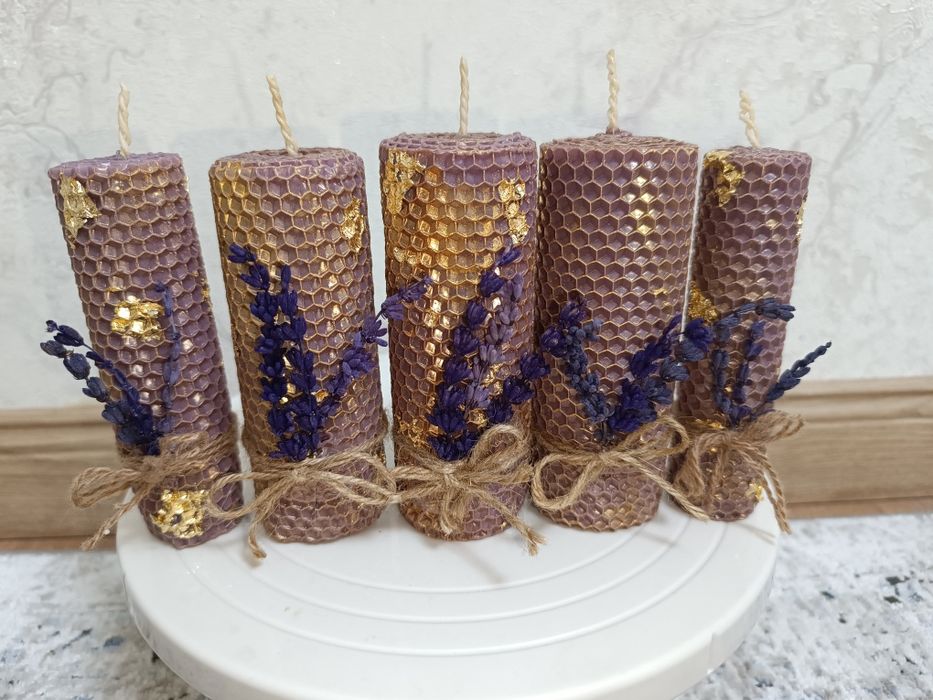 Свеча из вощины с натуральной лаванды