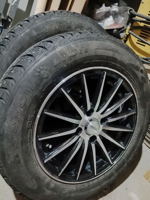 Продам зимние резины с дисками