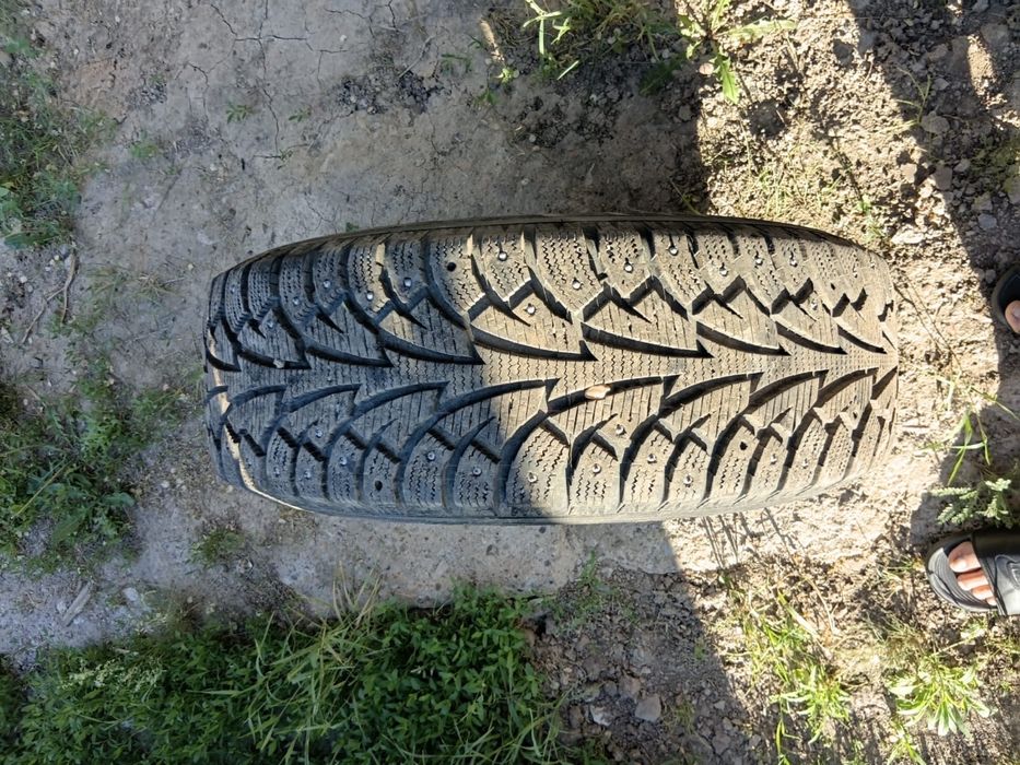 Зимние шины с дисками 215/65 R17