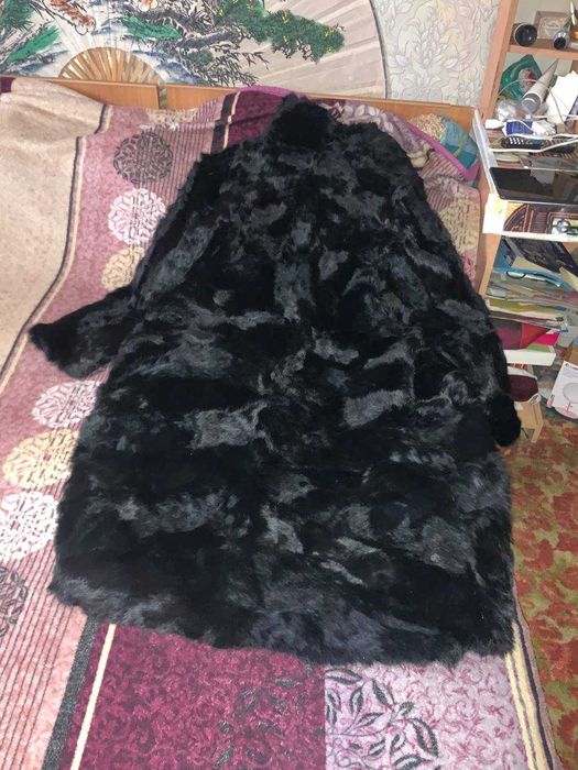 Шубы из натурального меха / Зимние шубы из кроличьего меха 2 шт