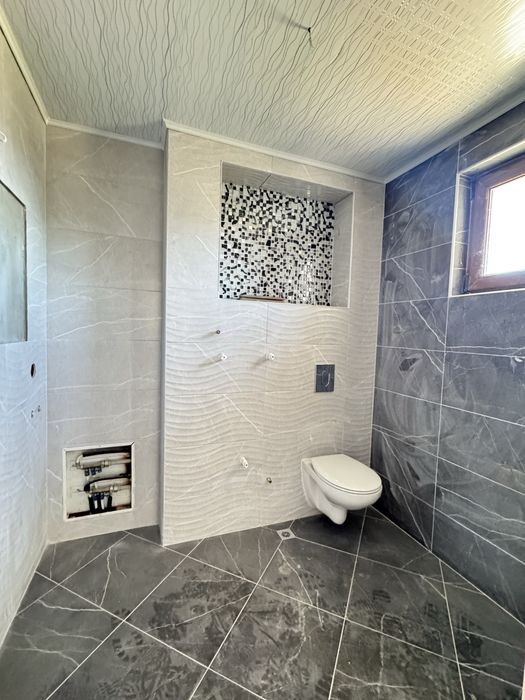 Нова Двуетажна Къща в Затворен комплекс с 300кв. двор в Гр. Търговище