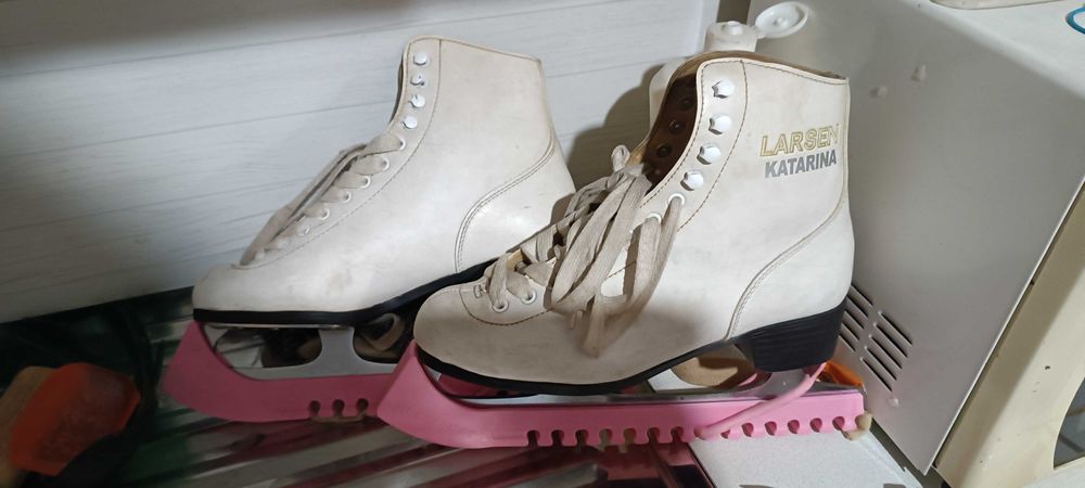 Продам коньки для девочки.