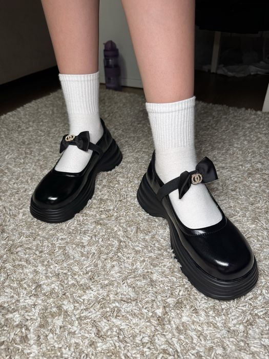 Продам 2 пары туфель для девочки