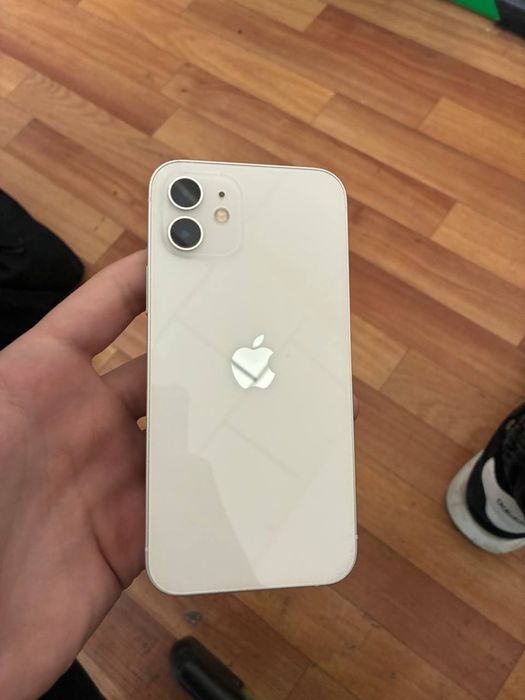 Продам айфон 12 128