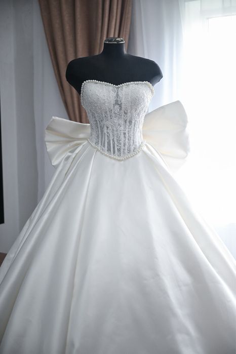Rochie de mireasă – pentru vânzare sau închiriere