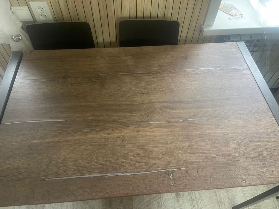 Продается стол и 4 стула из натурального дерева