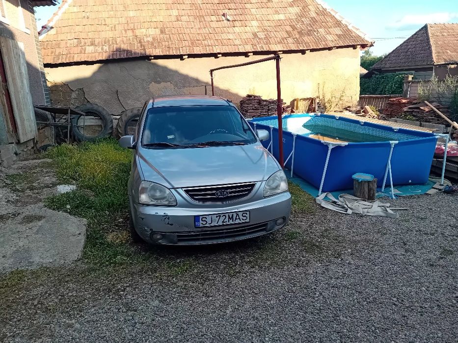 Vând Kia Karend  an 2007