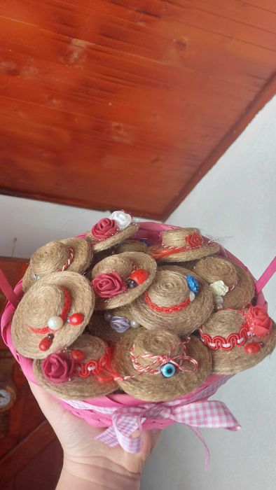 Pălăriuțe din iută cu magnet , decorate (mărțișor) handmade