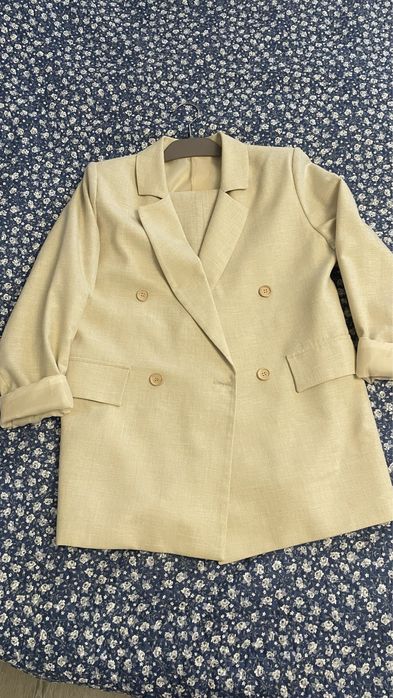 Брючный костюм из льна