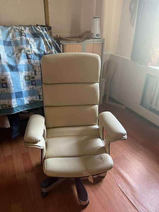 Продам кожанное кресло руководителя