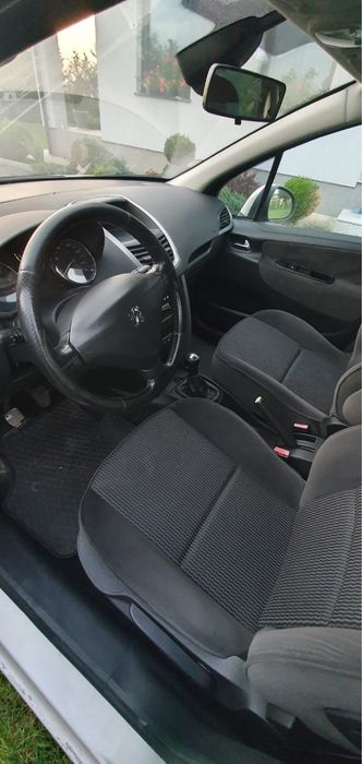 Peugeot 207, benzina