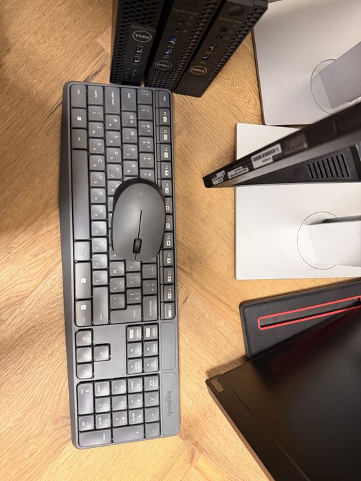 Компютри и монитори (мишки и клавиатури в комплекта)